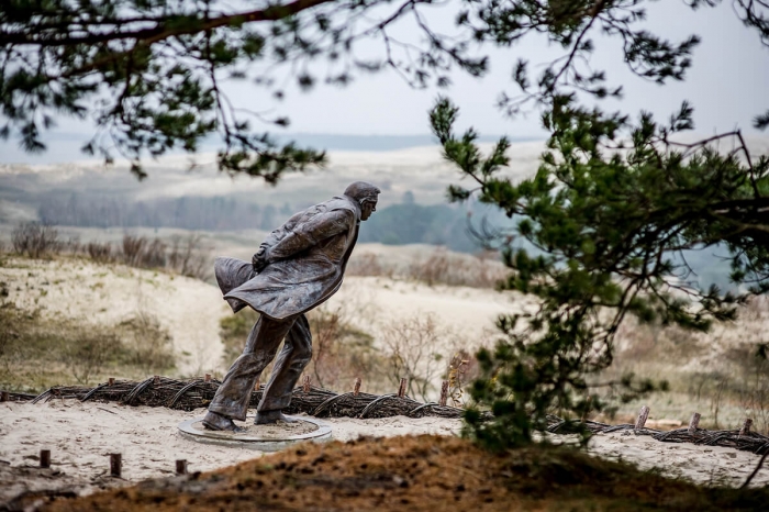 Skulptur „Prieš vėją“ (dt. „Gegen den Wind“)